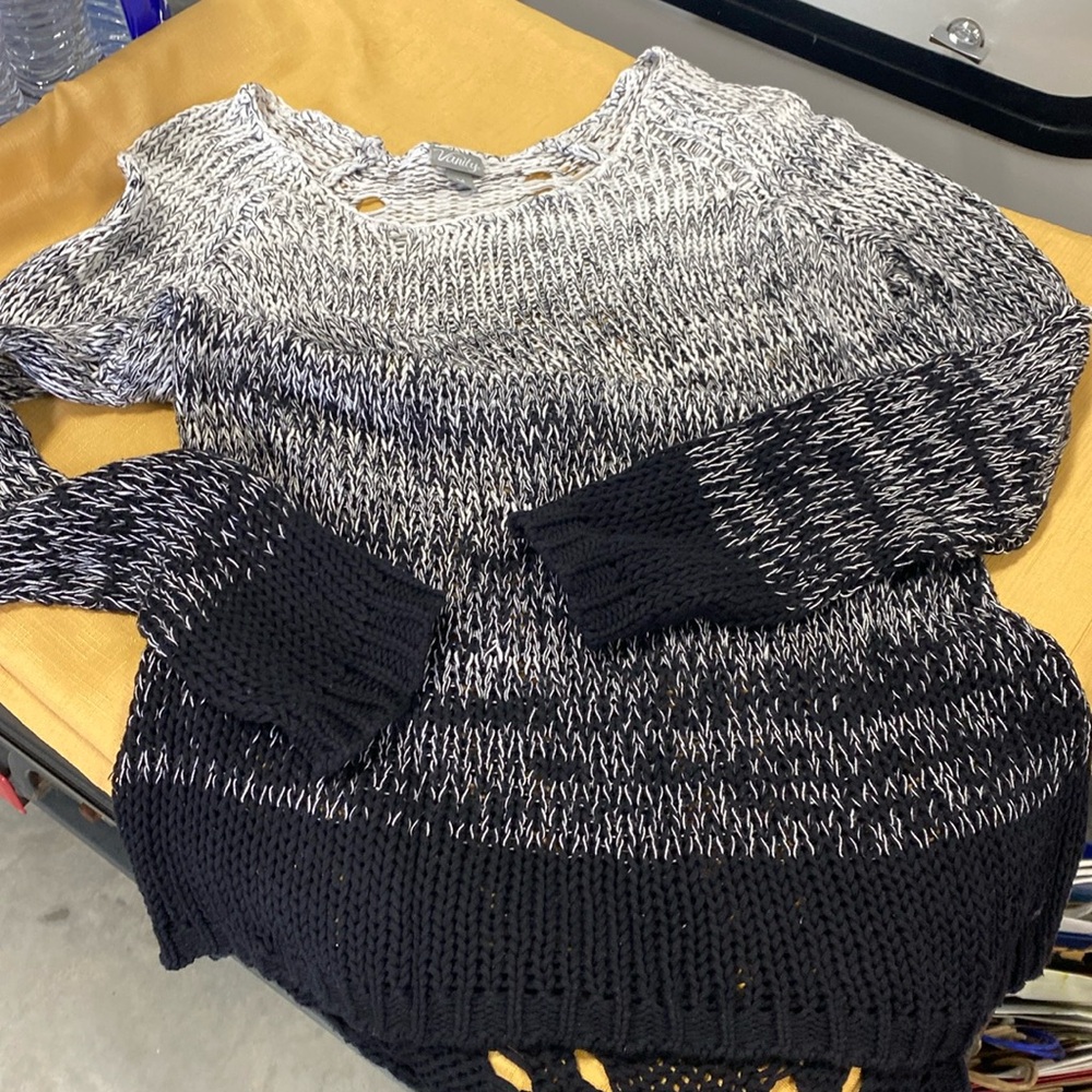 Vanity Light Sweater Black and White